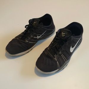 Nike Free TR 6 Runners